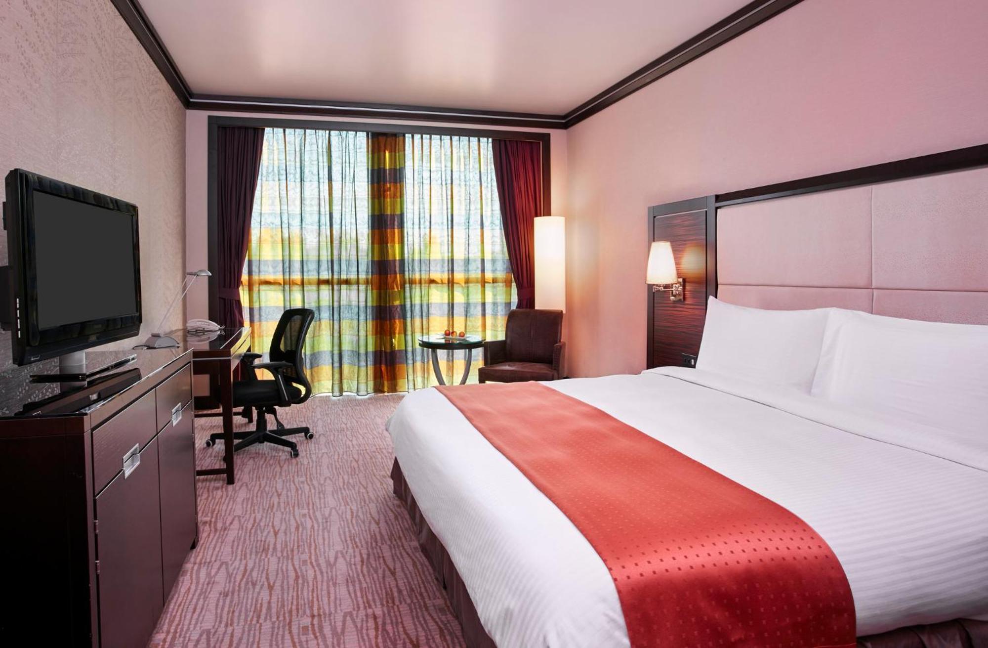 Holiday Inn Kuwait Al Thuraya City, an IHG Hotel Kuwait City Bagian luar foto