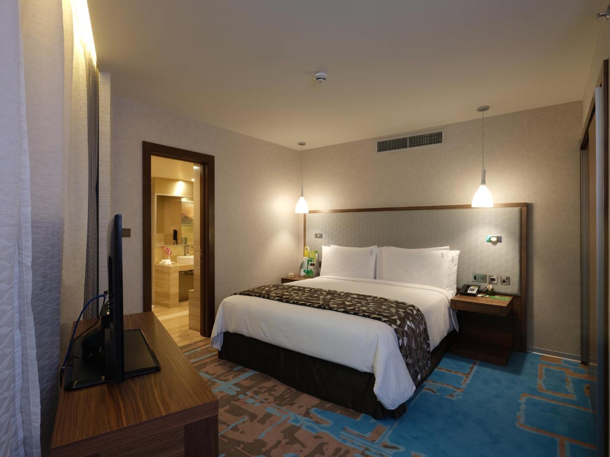 Holiday Inn Kuwait Al Thuraya City, an IHG Hotel Kuwait City Bagian luar foto