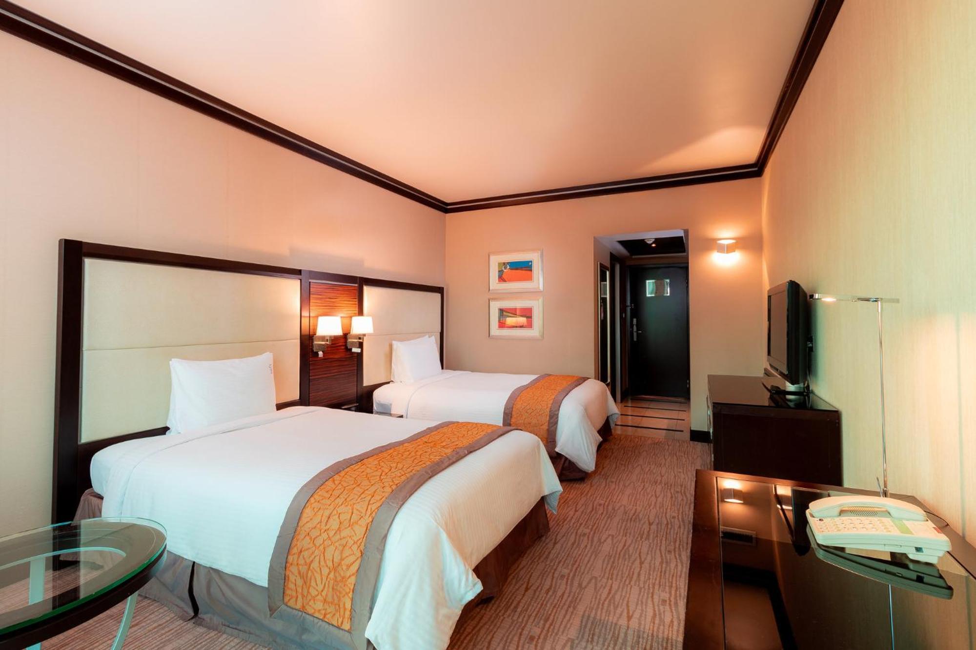 Holiday Inn Kuwait Al Thuraya City, an IHG Hotel Kuwait City Bagian luar foto