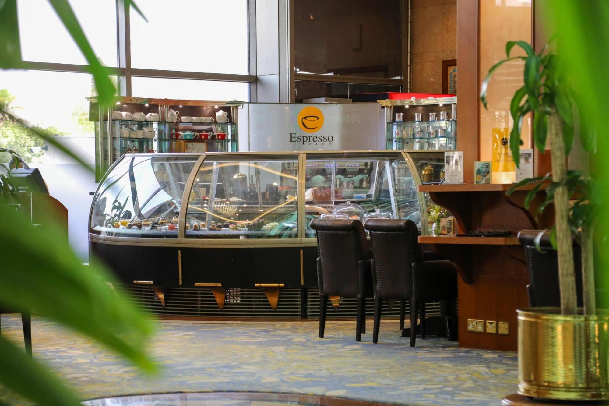 Holiday Inn Kuwait Al Thuraya City, an IHG Hotel Kuwait City Bagian luar foto