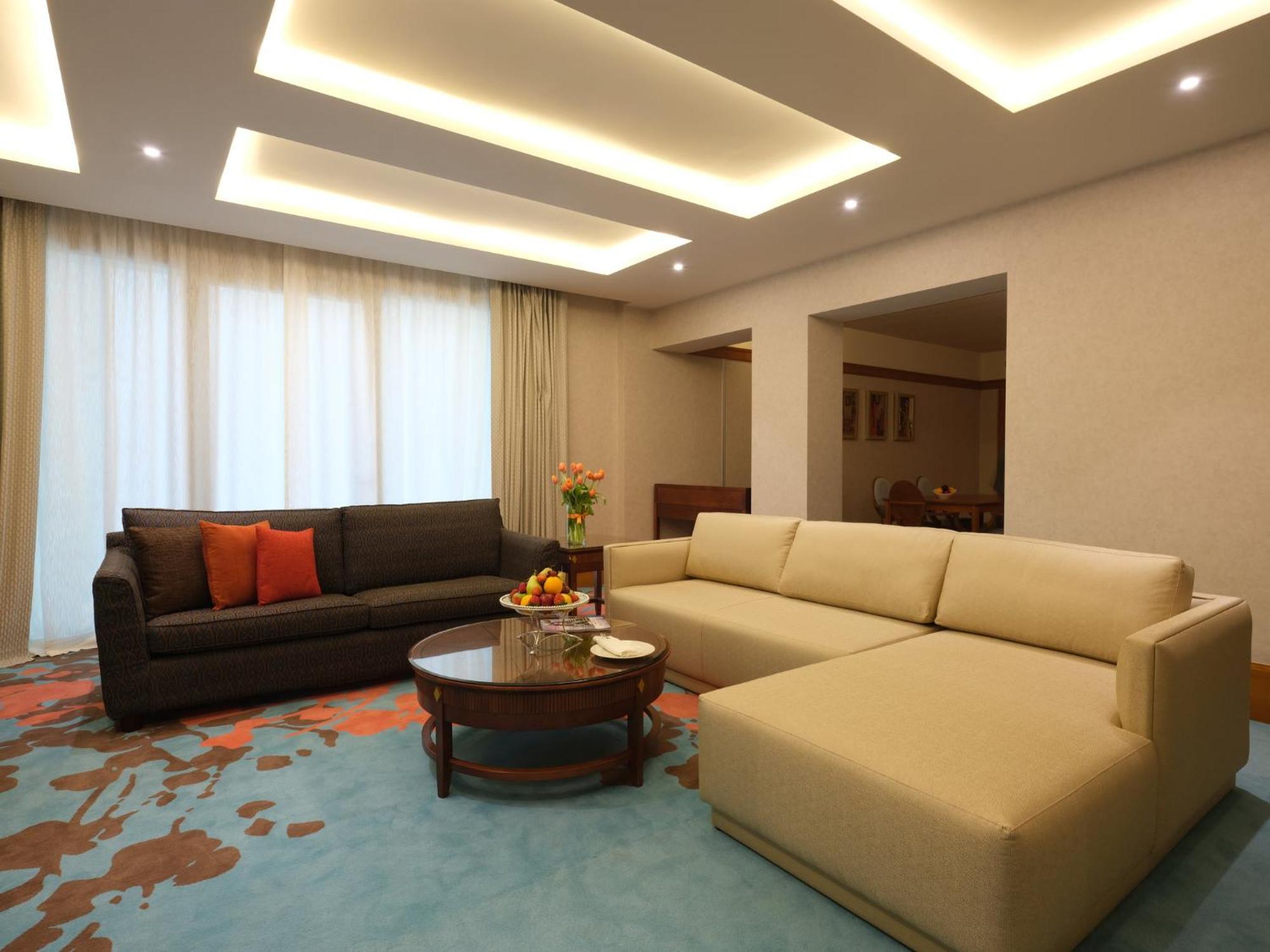 Holiday Inn Kuwait Al Thuraya City, an IHG Hotel Kuwait City Bagian luar foto