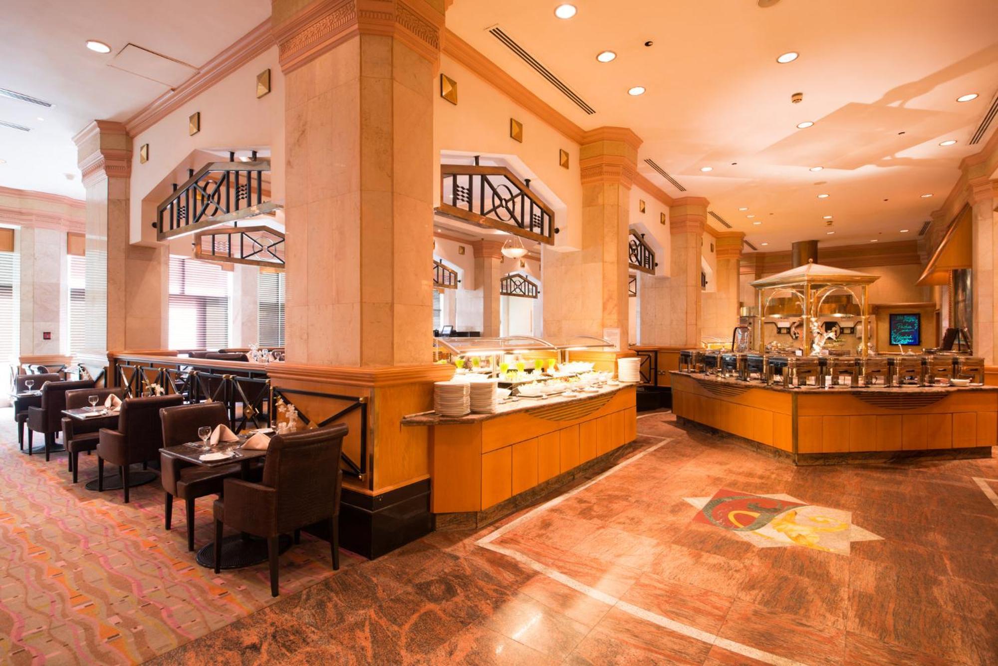Holiday Inn Kuwait Al Thuraya City, an IHG Hotel Kuwait City Bagian luar foto