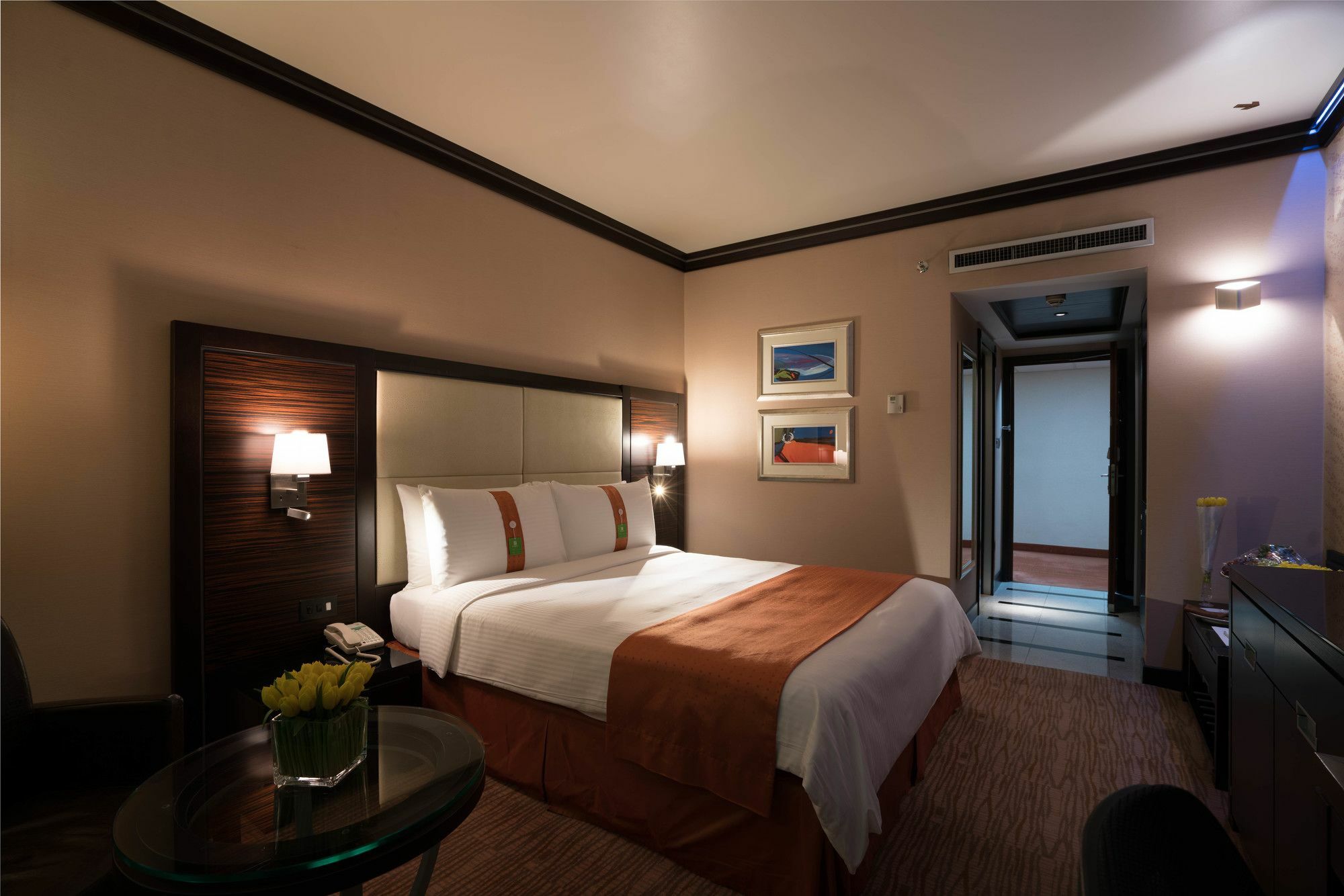 Holiday Inn Kuwait Al Thuraya City, an IHG Hotel Kuwait City Bagian luar foto